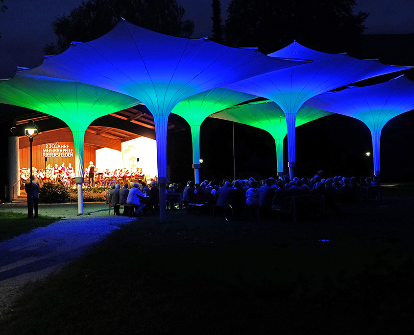 Abendliches Konzert der Blasmusikkapelle Kiefersfelden im Kurpark Kiefersfelden